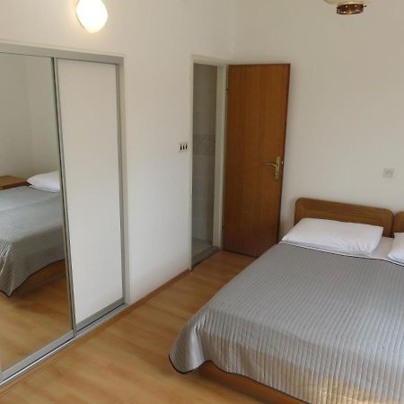 Apartmani Mm Starigrad Paklenica Extérieur photo