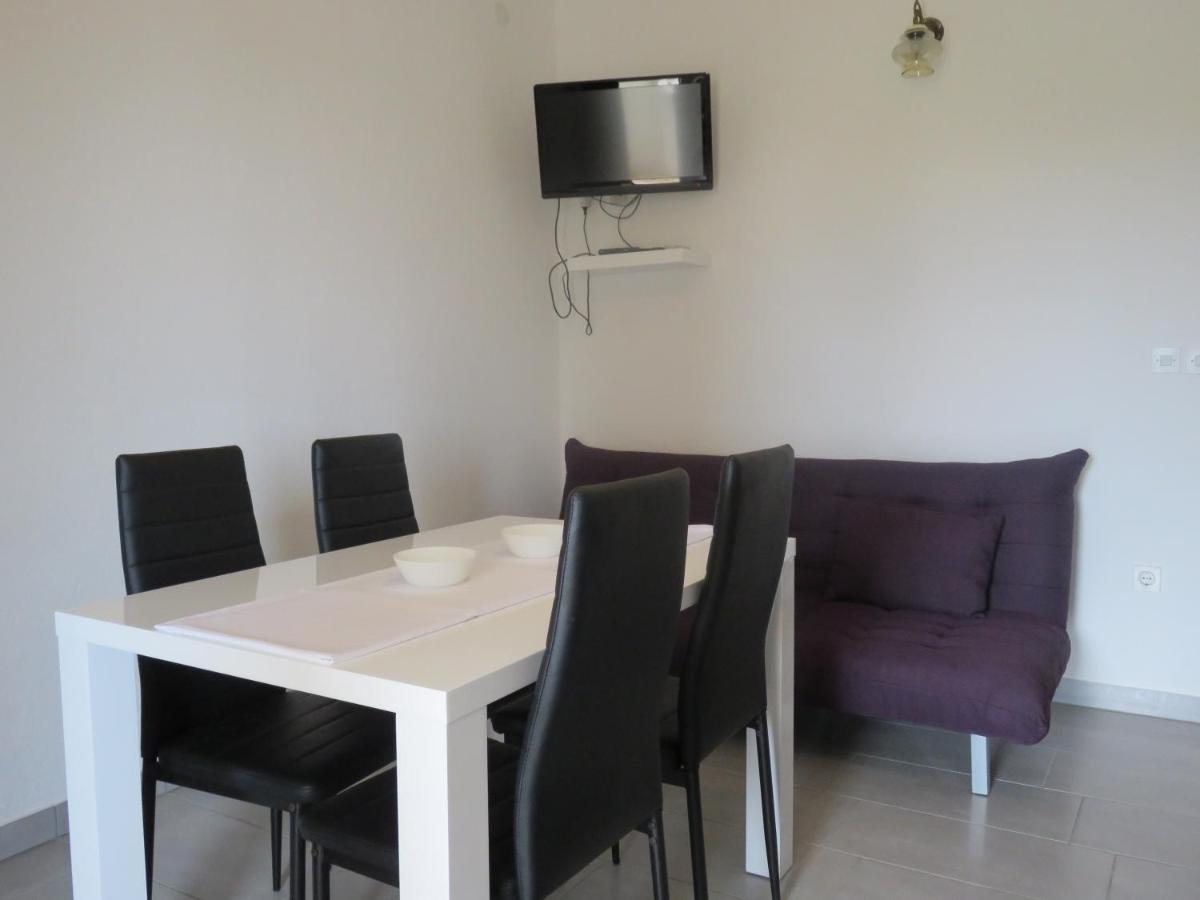 Apartmani Mm Starigrad Paklenica Extérieur photo