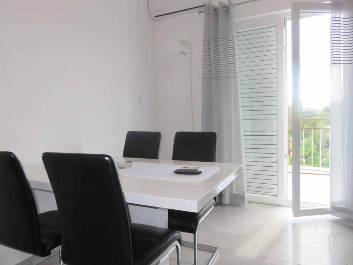 Apartmani Mm Starigrad Paklenica Extérieur photo
