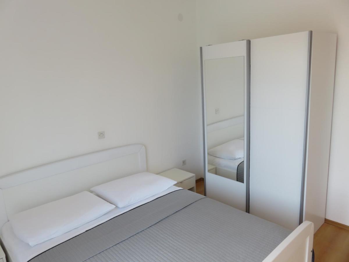 Apartmani Mm Starigrad Paklenica Extérieur photo