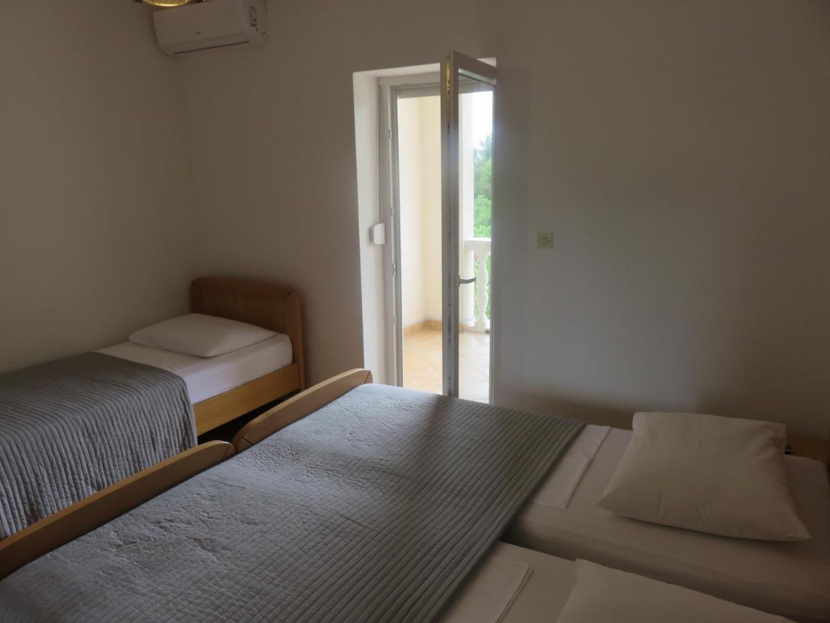 Apartmani Mm Starigrad Paklenica Extérieur photo