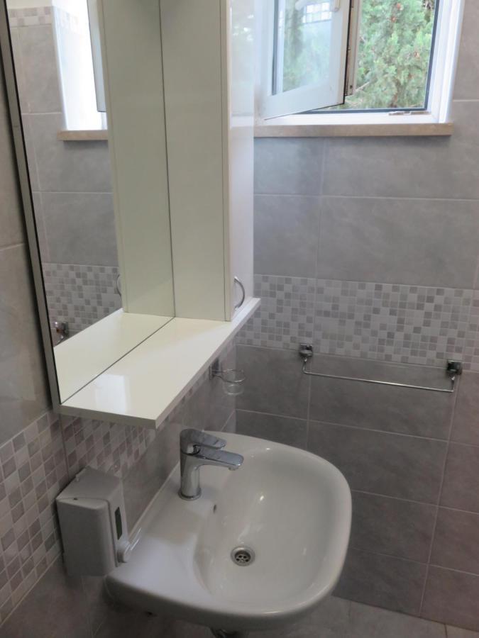 Apartmani Mm Starigrad Paklenica Extérieur photo