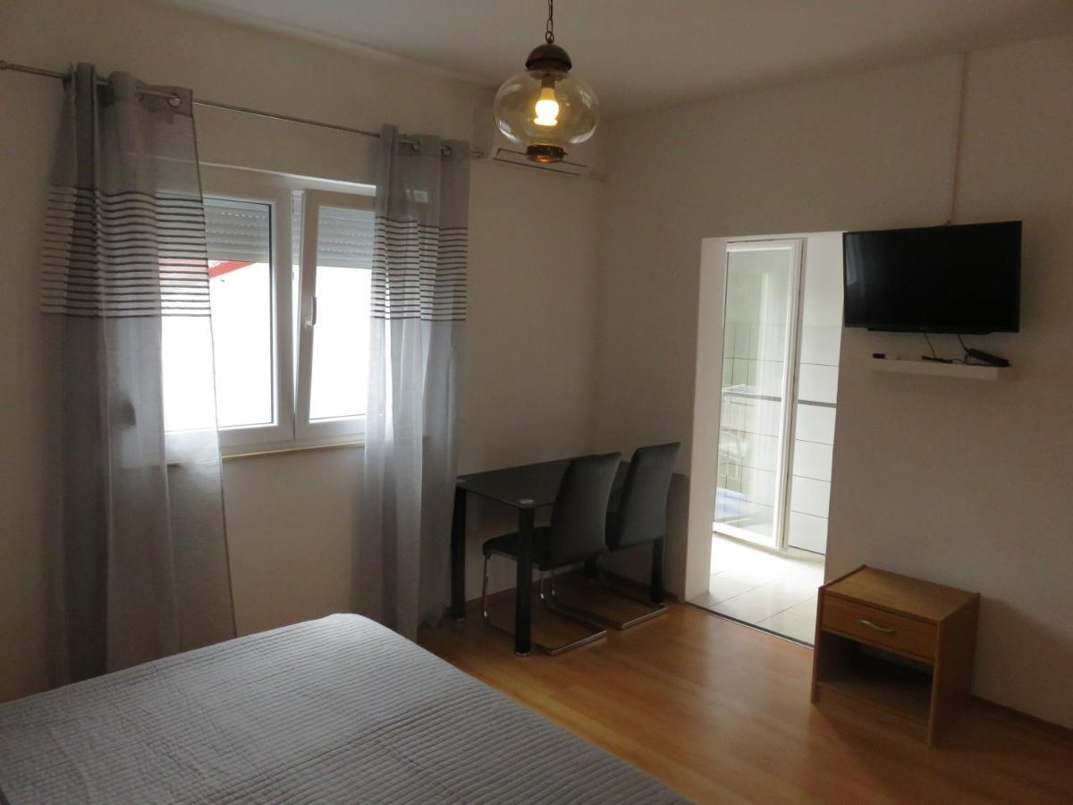 Apartmani Mm Starigrad Paklenica Extérieur photo