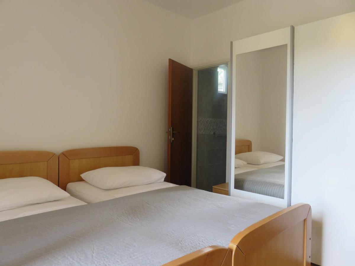 Apartmani Mm Starigrad Paklenica Extérieur photo