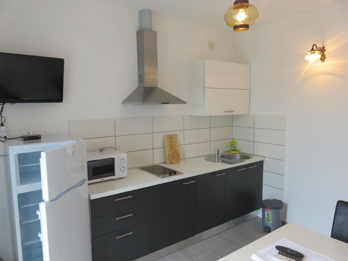 Apartmani Mm Starigrad Paklenica Extérieur photo